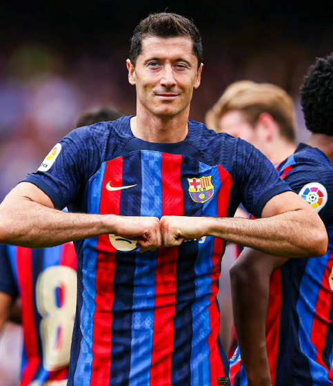 莱万畅谈足球生涯：未来规划、状态保持与赛场记忆