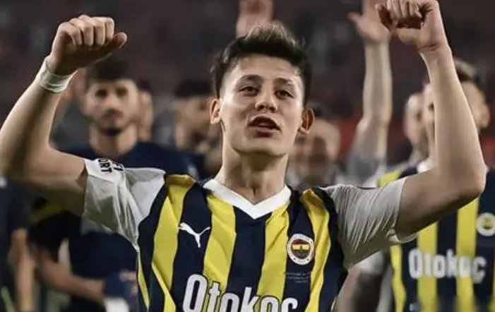 英超三强与<a href='/news/tag/606.html' style='color: blue;'>拜仁</a>竞逐，居莱尔续约在即彰显<a href='/news/tag/286.html' style='color: blue;'>皇马</a>留人决心